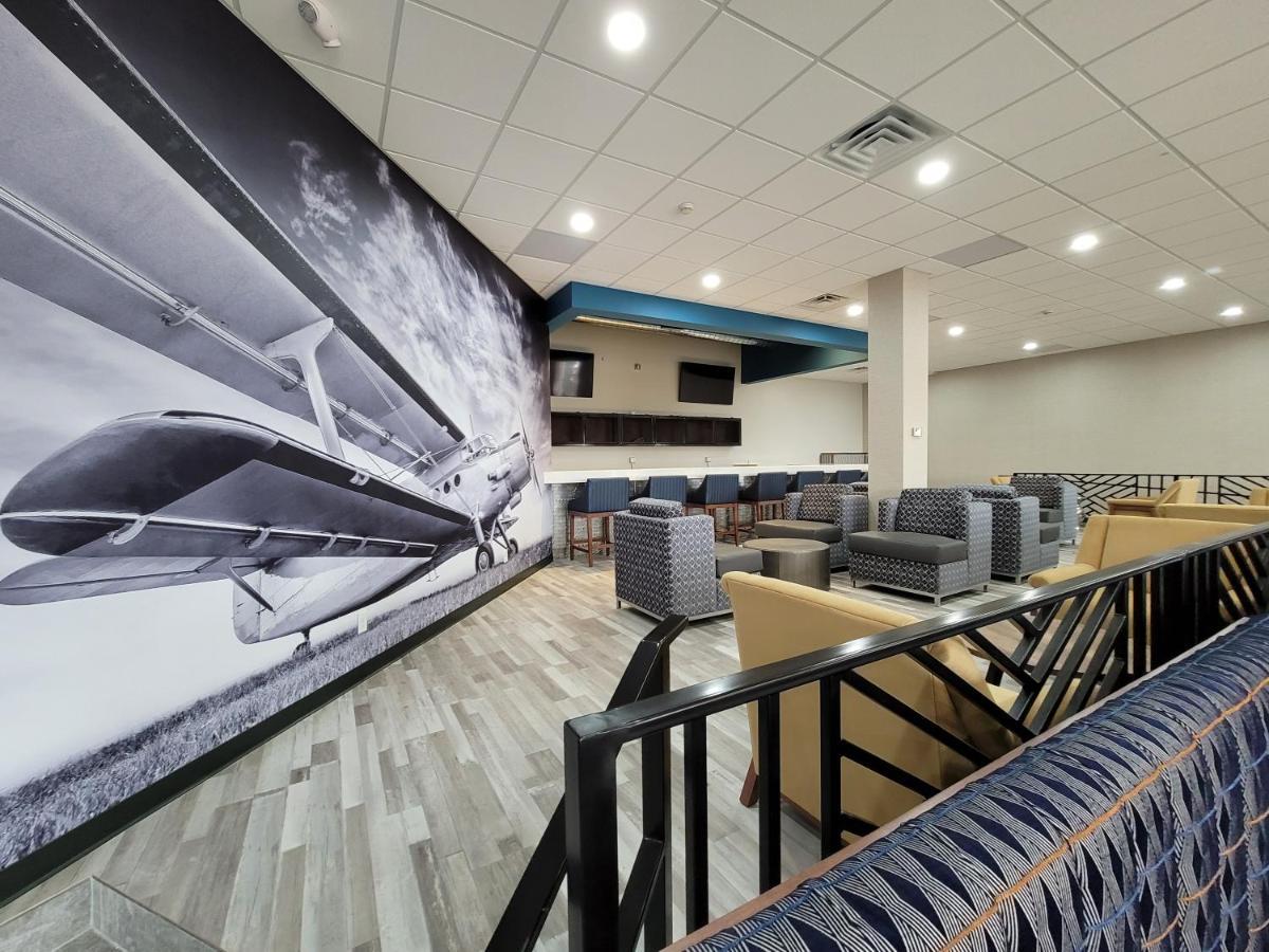 Wingate By Wyndham Wichita Airport Hotel Ngoại thất bức ảnh