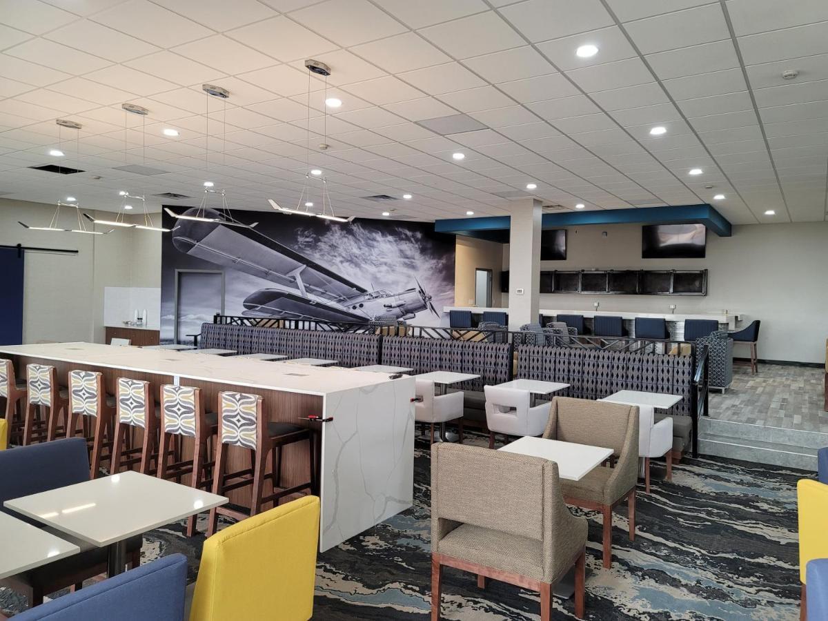 Wingate By Wyndham Wichita Airport Hotel Ngoại thất bức ảnh