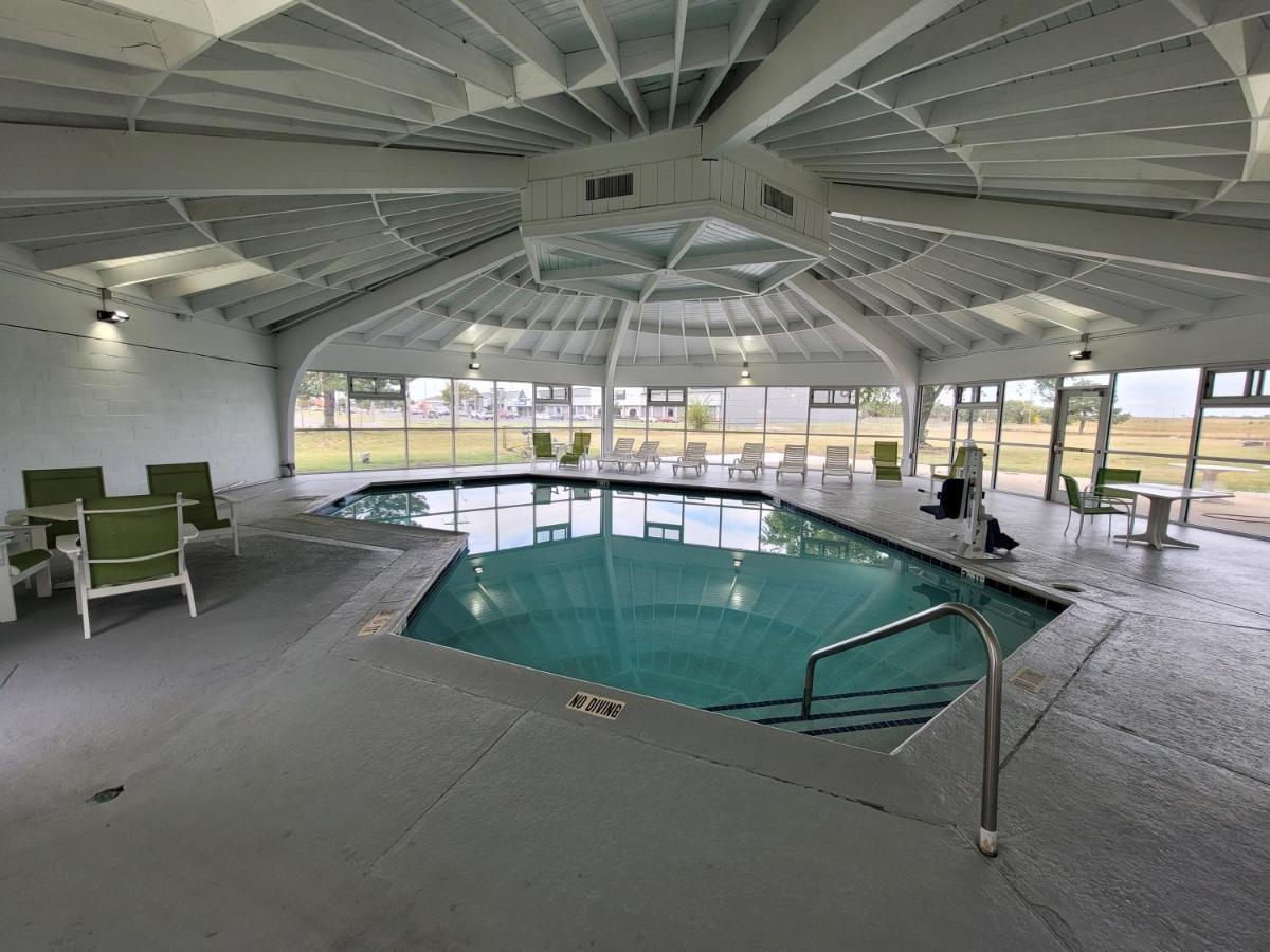 Wingate By Wyndham Wichita Airport Hotel Ngoại thất bức ảnh