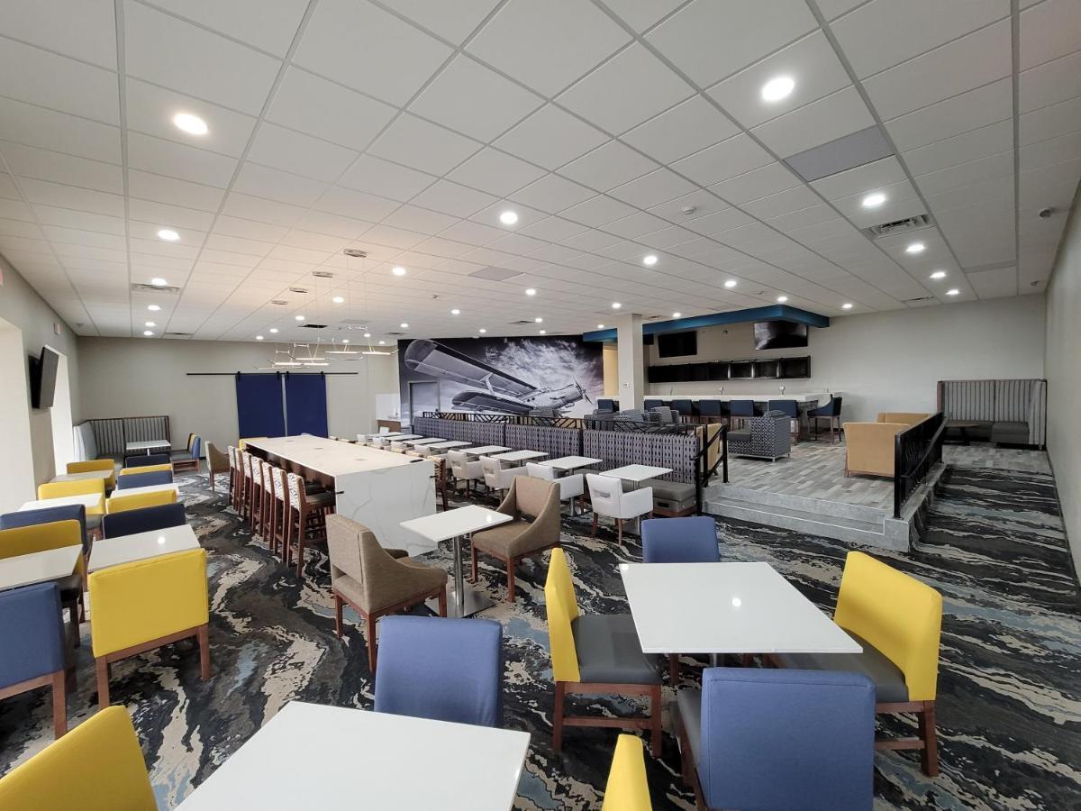 Wingate By Wyndham Wichita Airport Hotel Ngoại thất bức ảnh