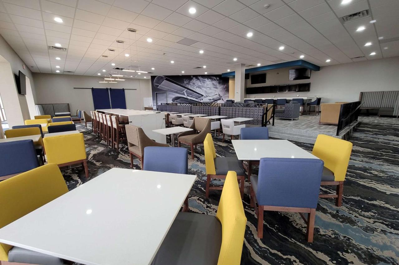 Wingate By Wyndham Wichita Airport Hotel Ngoại thất bức ảnh