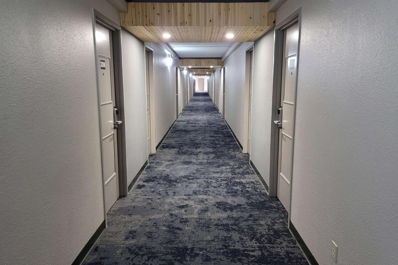 Wingate By Wyndham Wichita Airport Hotel Ngoại thất bức ảnh