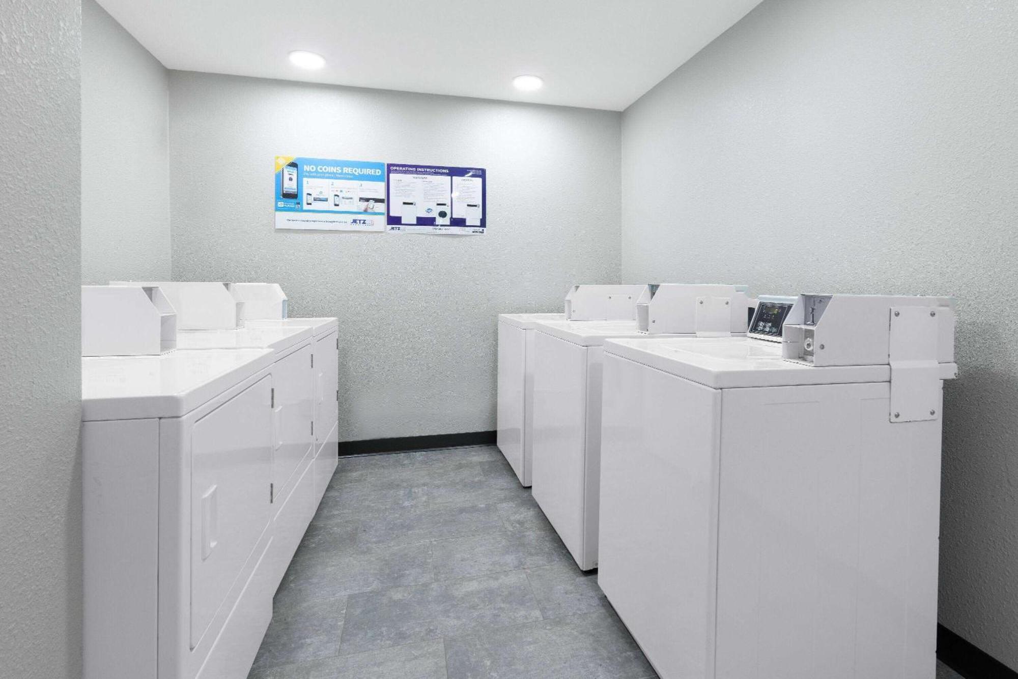 Wingate By Wyndham Wichita Airport Hotel Ngoại thất bức ảnh