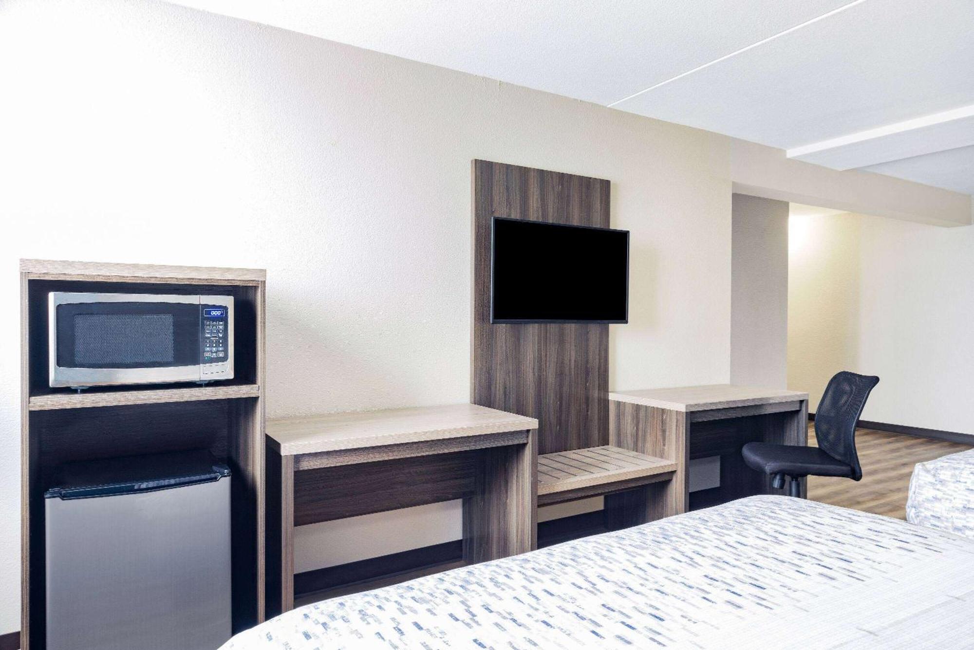 Wingate By Wyndham Wichita Airport Hotel Ngoại thất bức ảnh