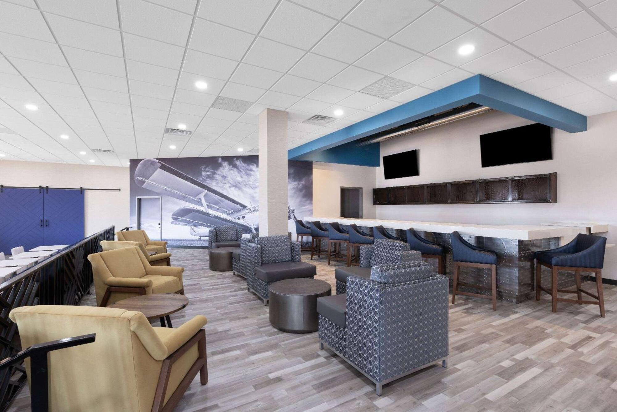 Wingate By Wyndham Wichita Airport Hotel Ngoại thất bức ảnh