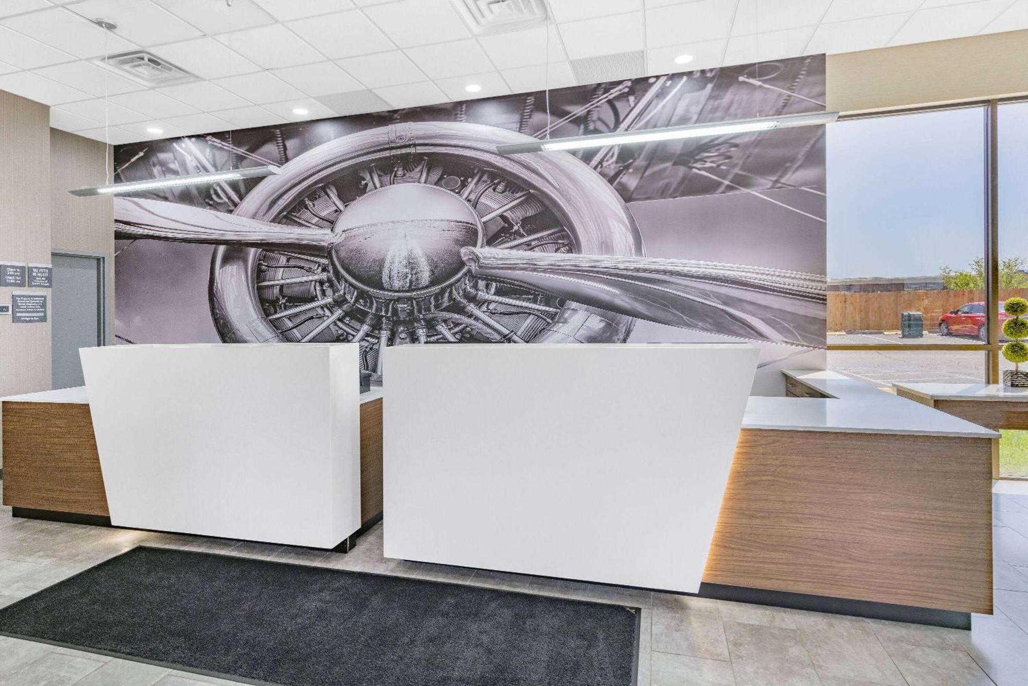 Wingate By Wyndham Wichita Airport Hotel Ngoại thất bức ảnh