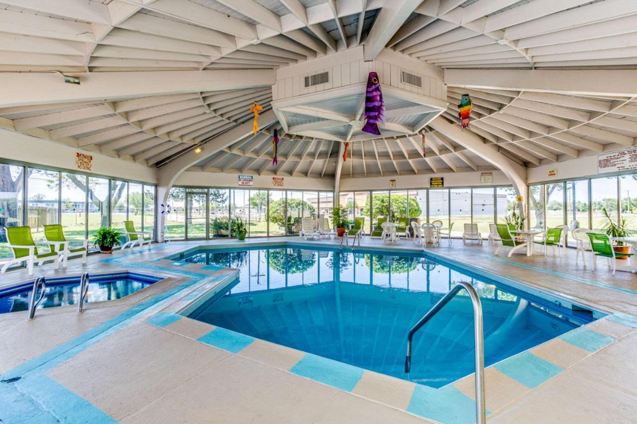 Wingate By Wyndham Wichita Airport Hotel Ngoại thất bức ảnh
