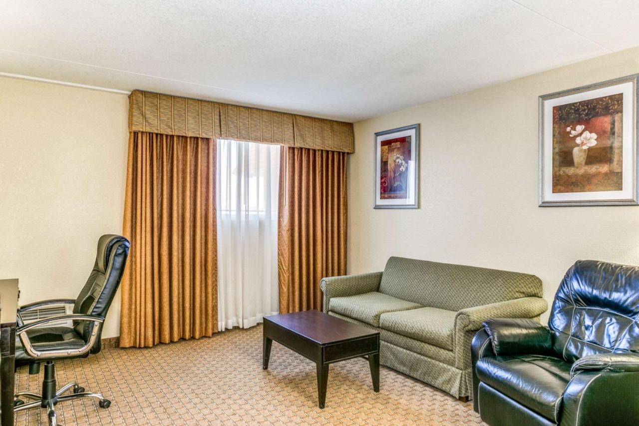 Wingate By Wyndham Wichita Airport Hotel Ngoại thất bức ảnh