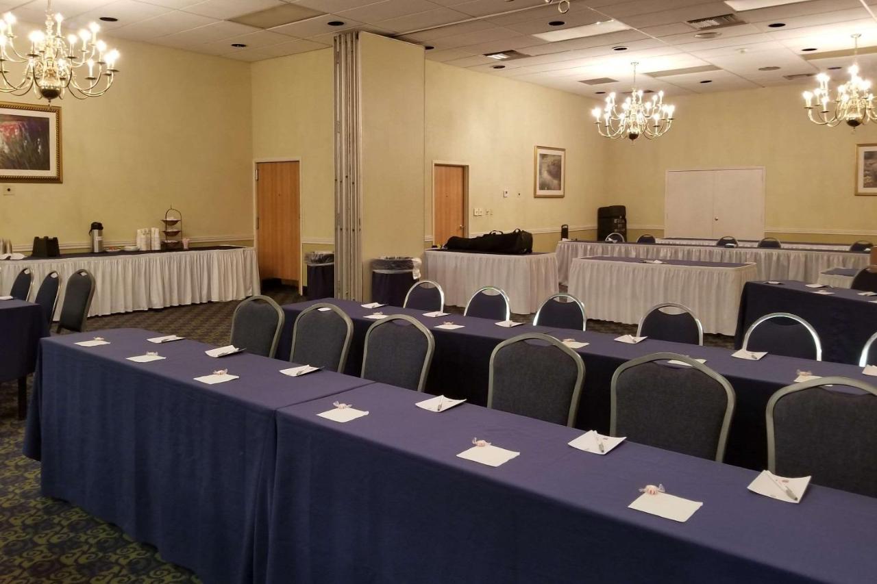 Wingate By Wyndham Wichita Airport Hotel Ngoại thất bức ảnh