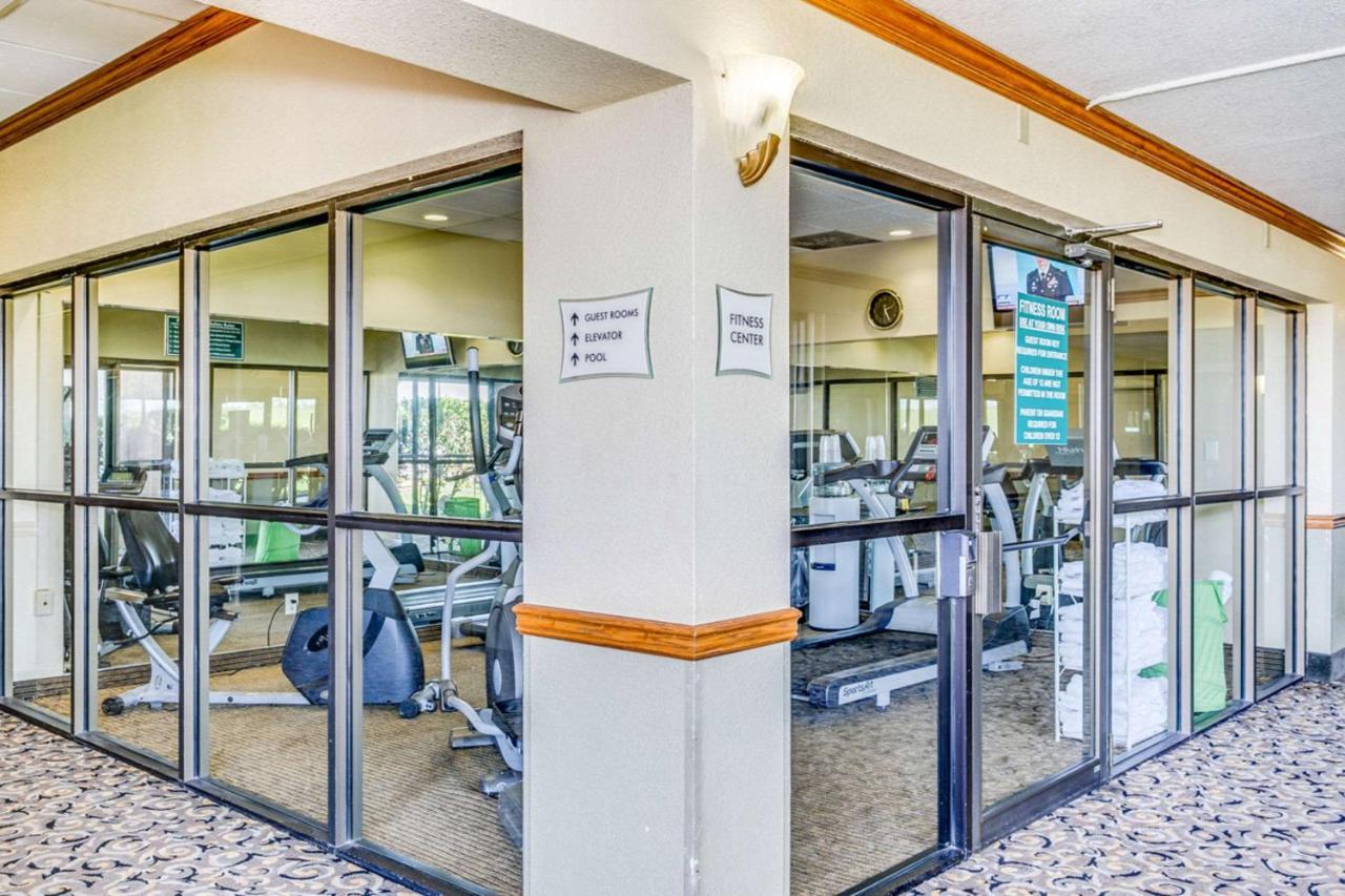 Wingate By Wyndham Wichita Airport Hotel Ngoại thất bức ảnh