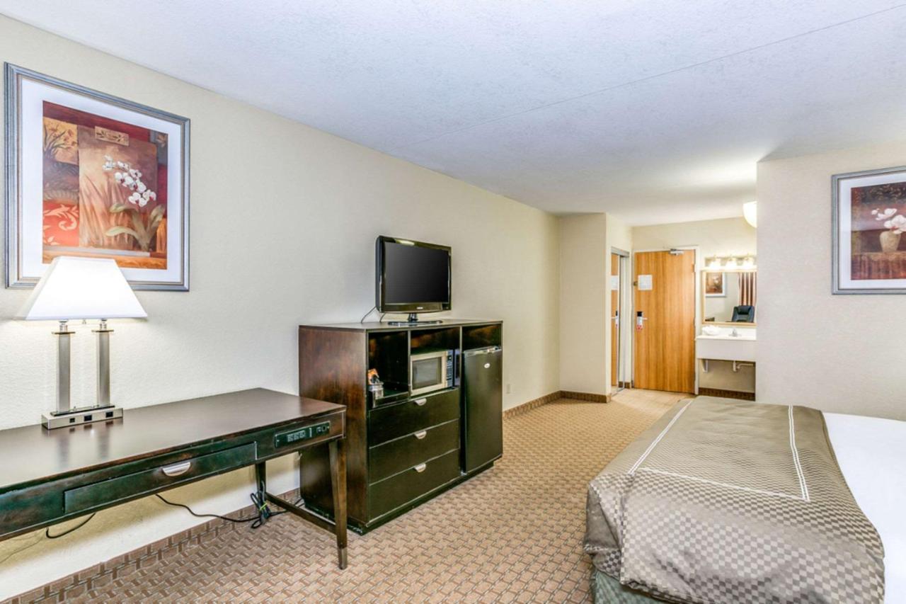 Wingate By Wyndham Wichita Airport Hotel Ngoại thất bức ảnh