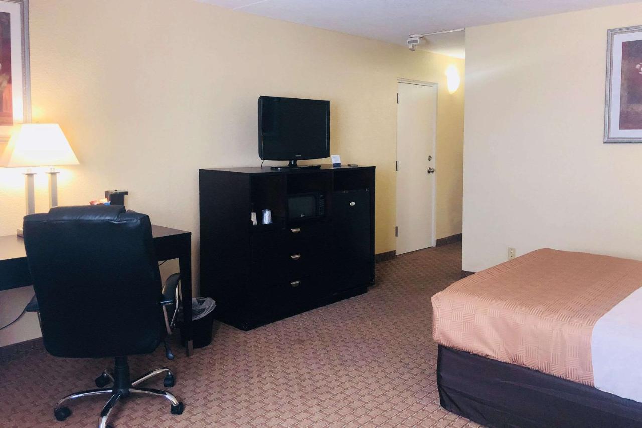 Wingate By Wyndham Wichita Airport Hotel Ngoại thất bức ảnh