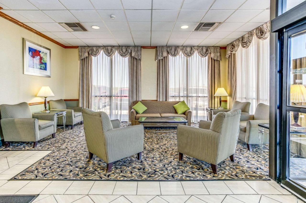 Wingate By Wyndham Wichita Airport Hotel Ngoại thất bức ảnh